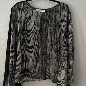 100% Silk Black & White Animal Print  Poncho like Blouse
Sz M
Edgy, Artsy,Trendy